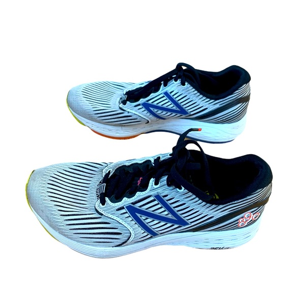 New Balance 890v6 Running Shoe White,Black,Blue. 8 - Picture 3 of 9